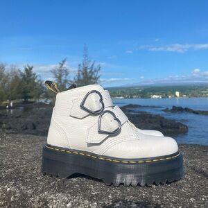 Doc Martin Devon Heart Leather Platform ankle boots pebbled leather size 7